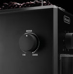 مطحنة قهوة ديلونجي – أداء قوي بحجم صغير – قدرة 110 واط – طحن احترافي للقهوة ب16 مستوى للطحن | KG79 - Blanco